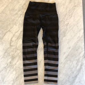 K deer cropped stripped leggings